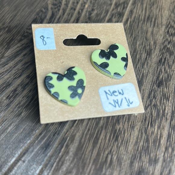 Oversized Heart Earrings - Picture 1 of 2